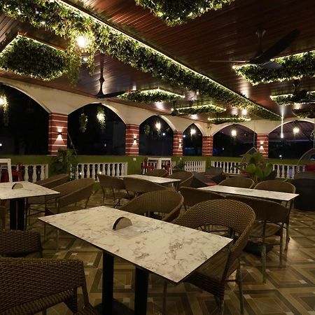 Palm Springs Beach Resort - Gorai Mumbai Kültér fotó